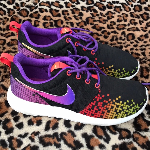 Nike 6.5 youth tennis shoe worn once - Picture 1 of 5